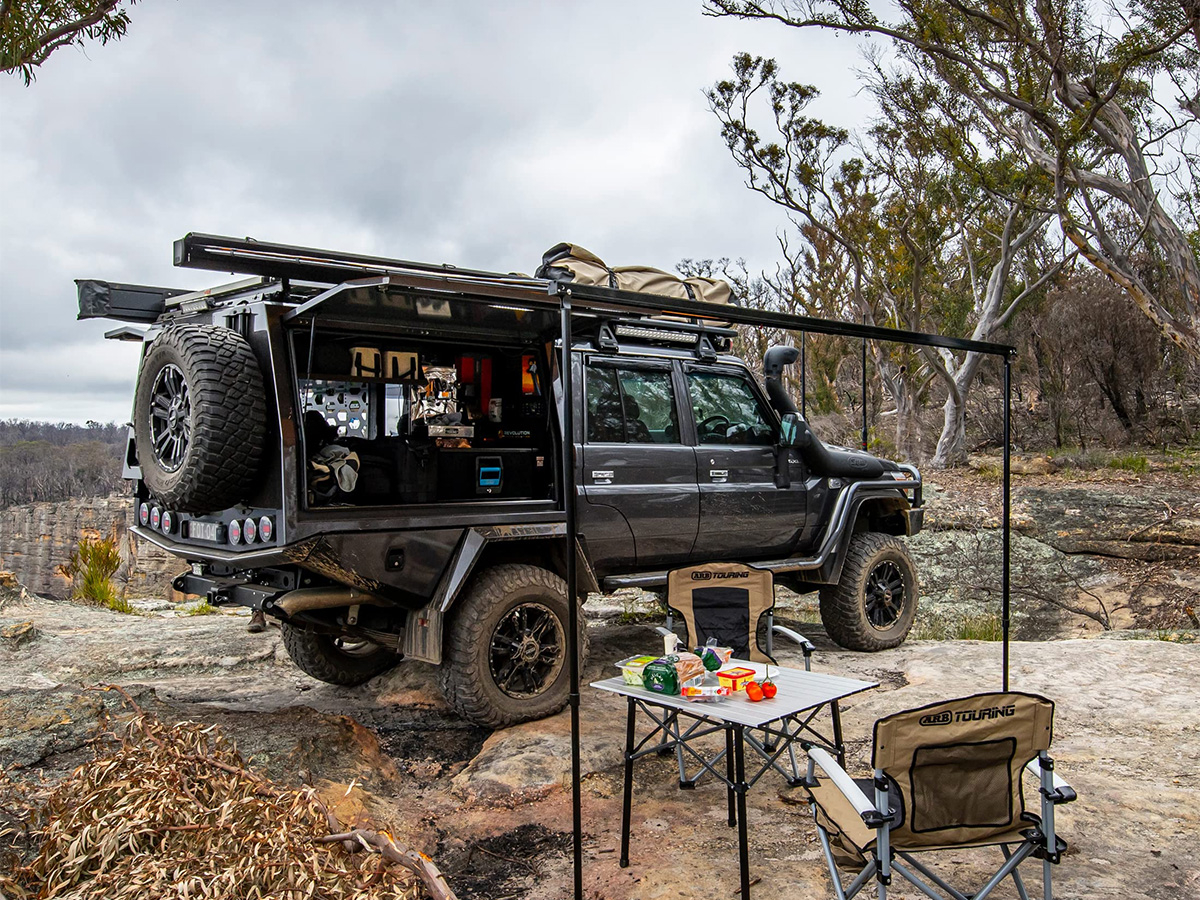 ARB ALUM AWN W-LIGHT 2500 BLK INCLUDES LIGHT INSTALLED-BLACK