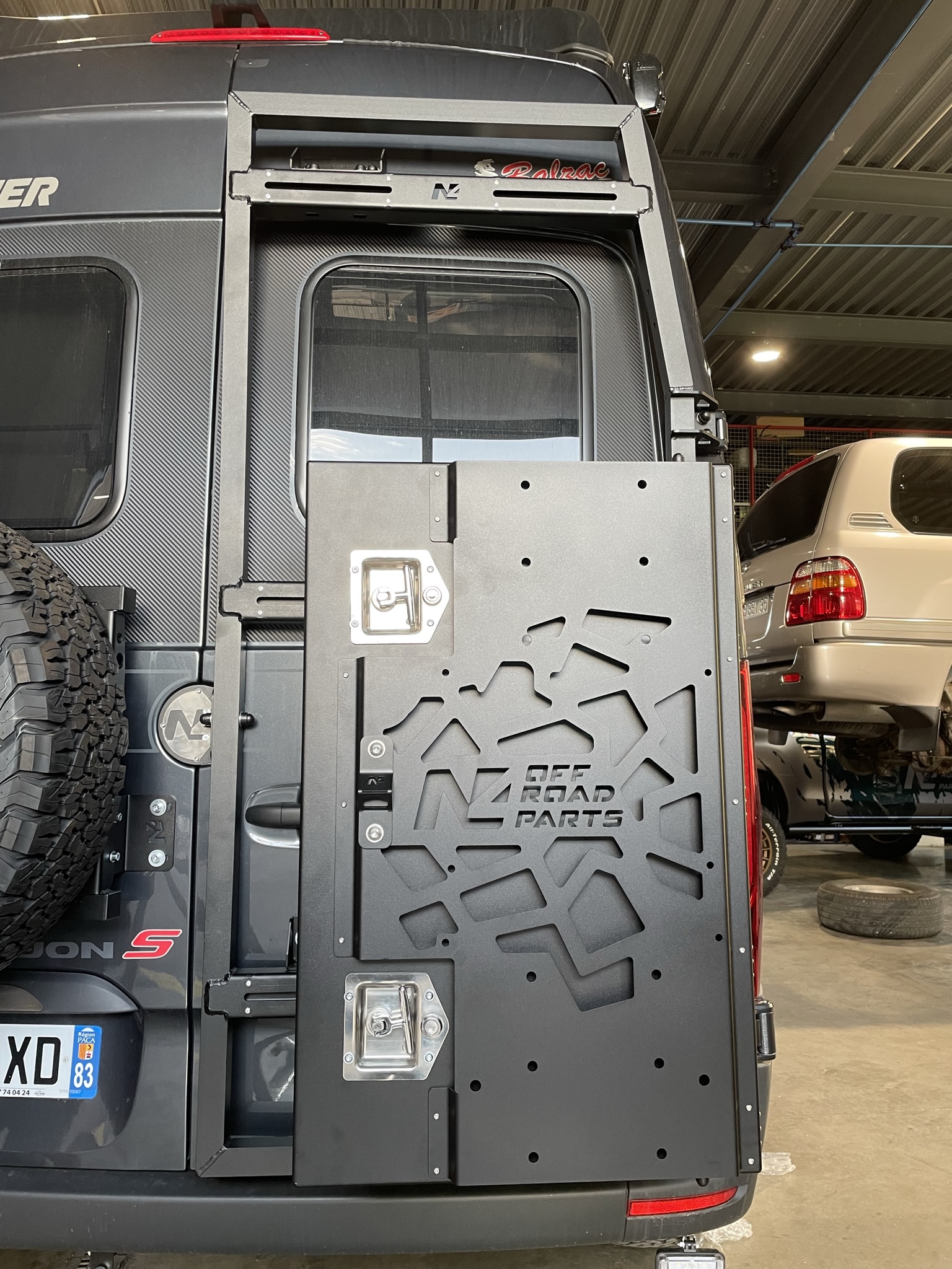 Coffre en aluminium pour le porte tout N4-PR3000 sur Mercedes Sprinter W907 N4-Offroad