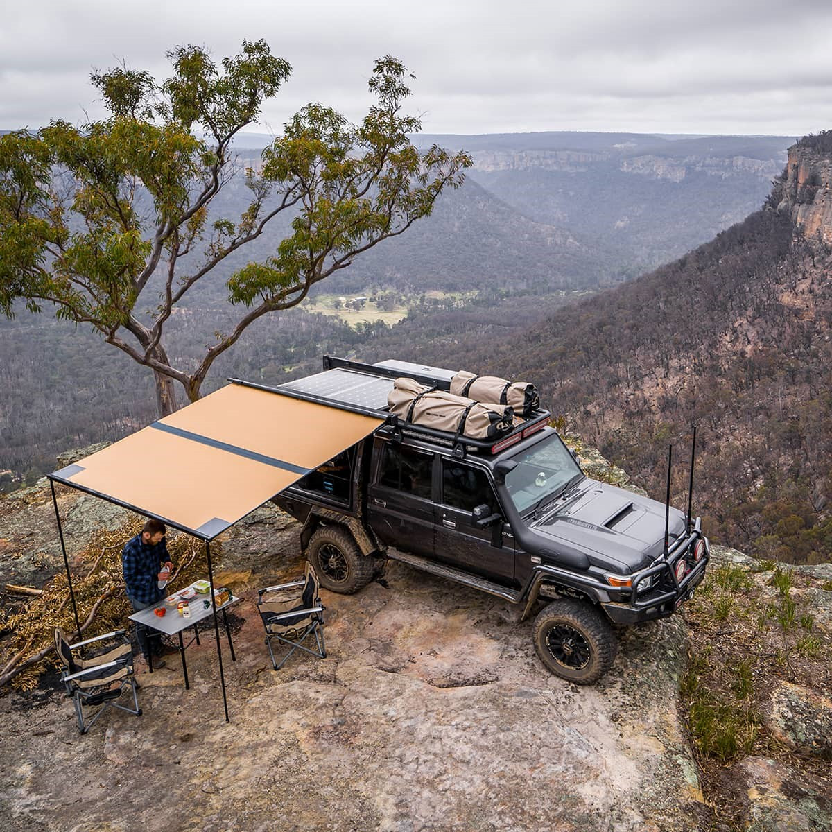 AWNING ALUMINIUM BLACK 2M WITH LIGHT ARB – Image 2