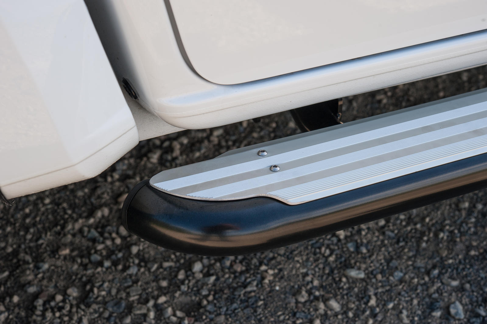 SUMMIT S-STEP 16ON SC DC 4WD COL-DMAX REQ 4448310-20-30-40 – Image 2