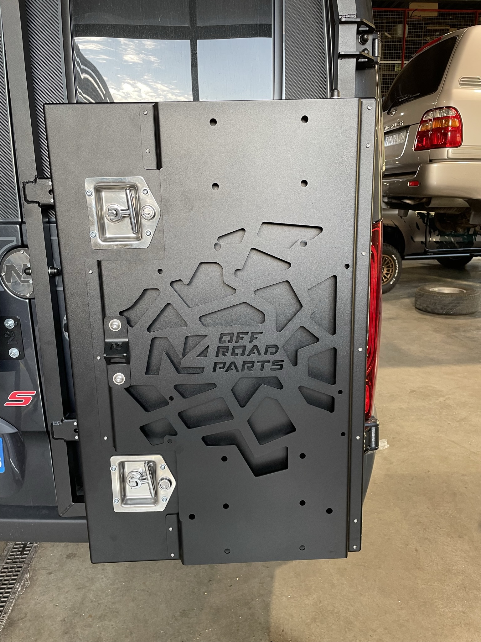 Coffre en aluminium pour le porte tout N4-PR3000 sur Mercedes Sprinter W907 N4-Offroad – Image 2