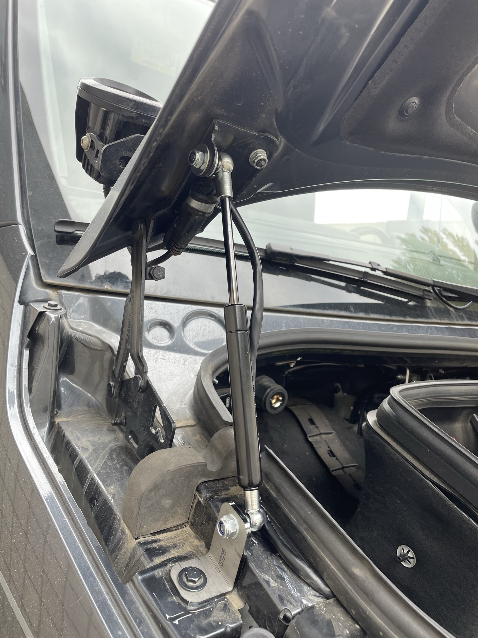 Vérins de capot pour Mercedes Sprinter W907 N4-Offroad – Image 3