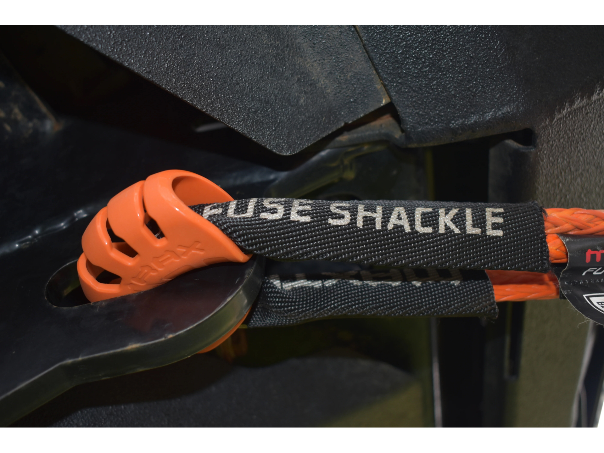 Protecteur caoutchouc orange de Manille Maxtrax Shackle shield - La paire – Image 3