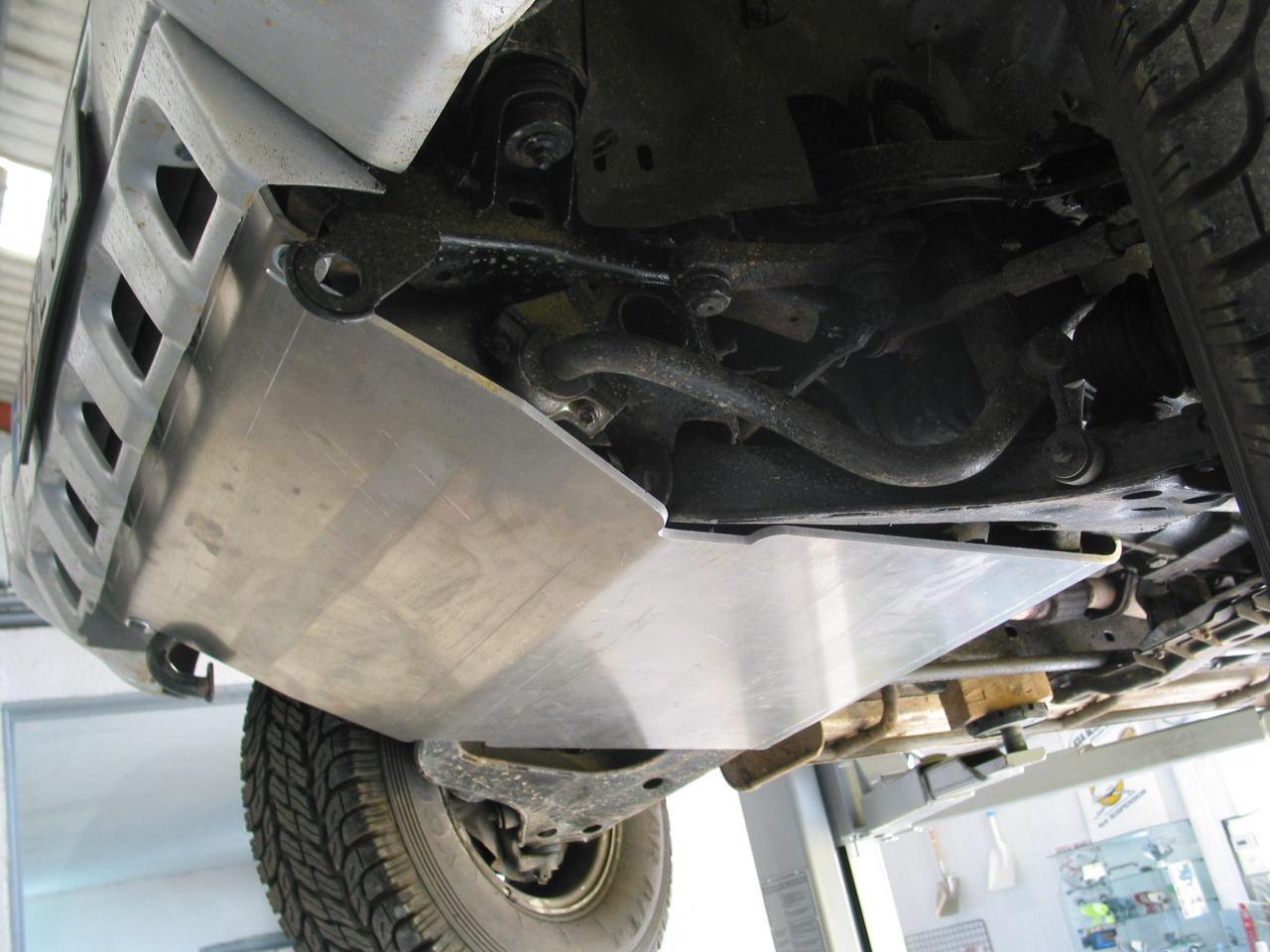 Ski de protection avant en aluminium de 8mm pour Mitsubishi Pajero V2 V4 1991-2003 N4-Offroad – Image 4