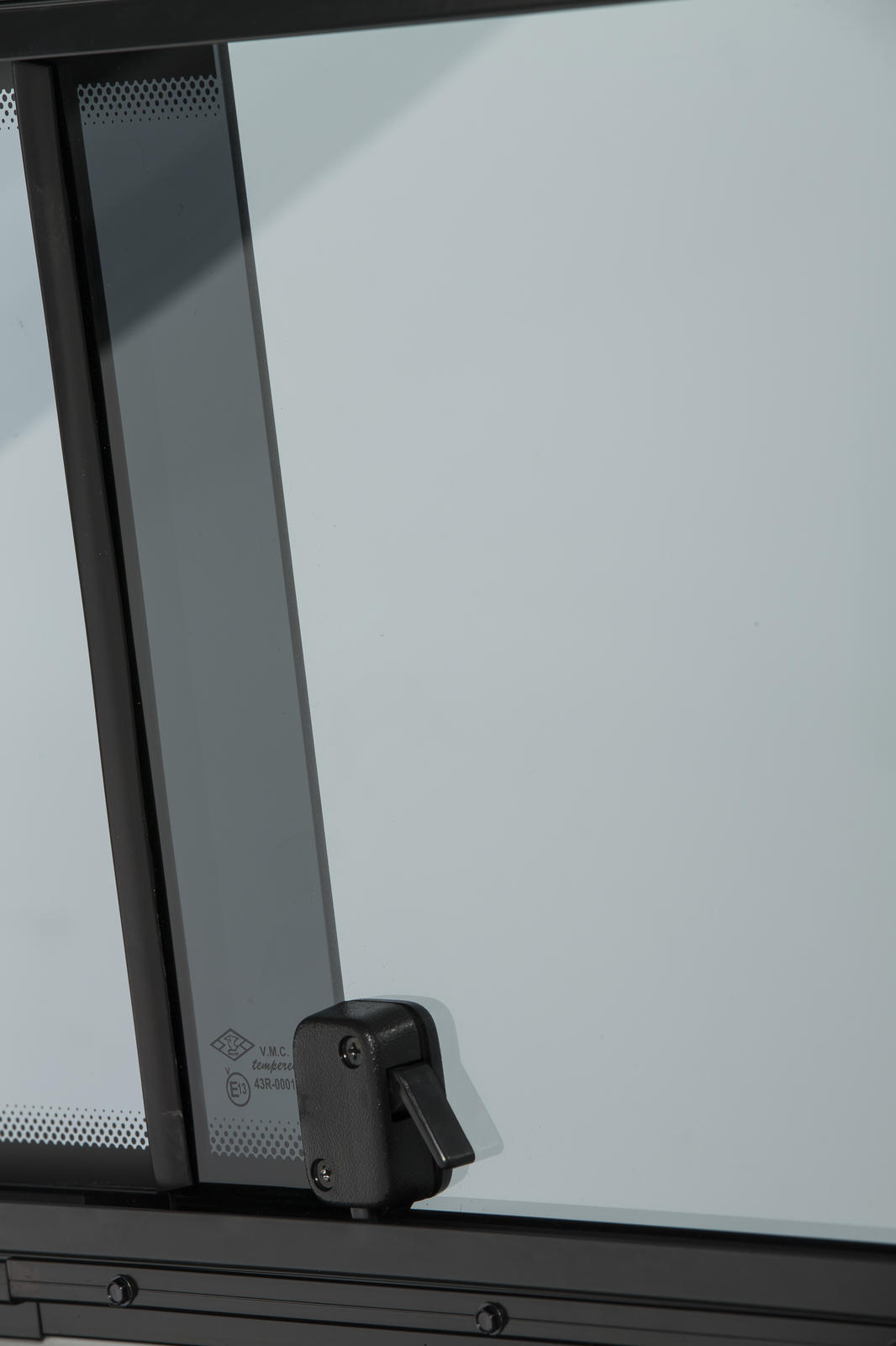 CLASSIC CANOPY SMTH 2SW HILUX SR5 DC INVINCIBLE 20+ – Image 4