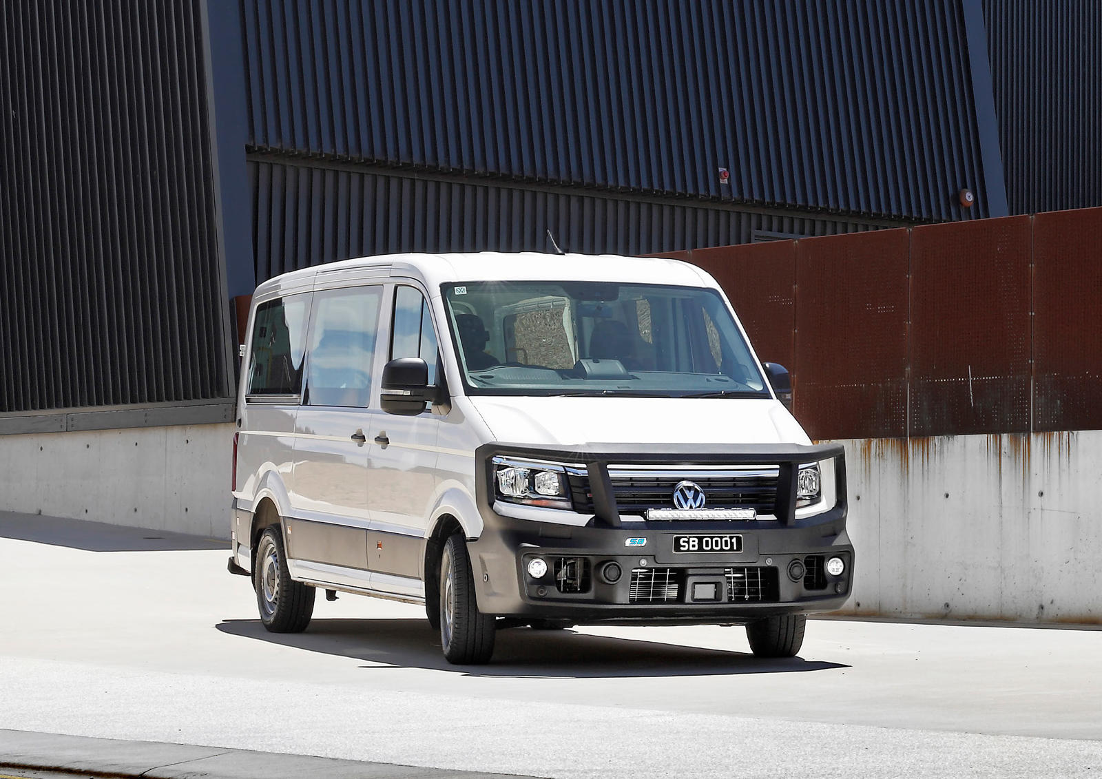 VW CRAFTER BLACK NON PARK SENS – Image 2