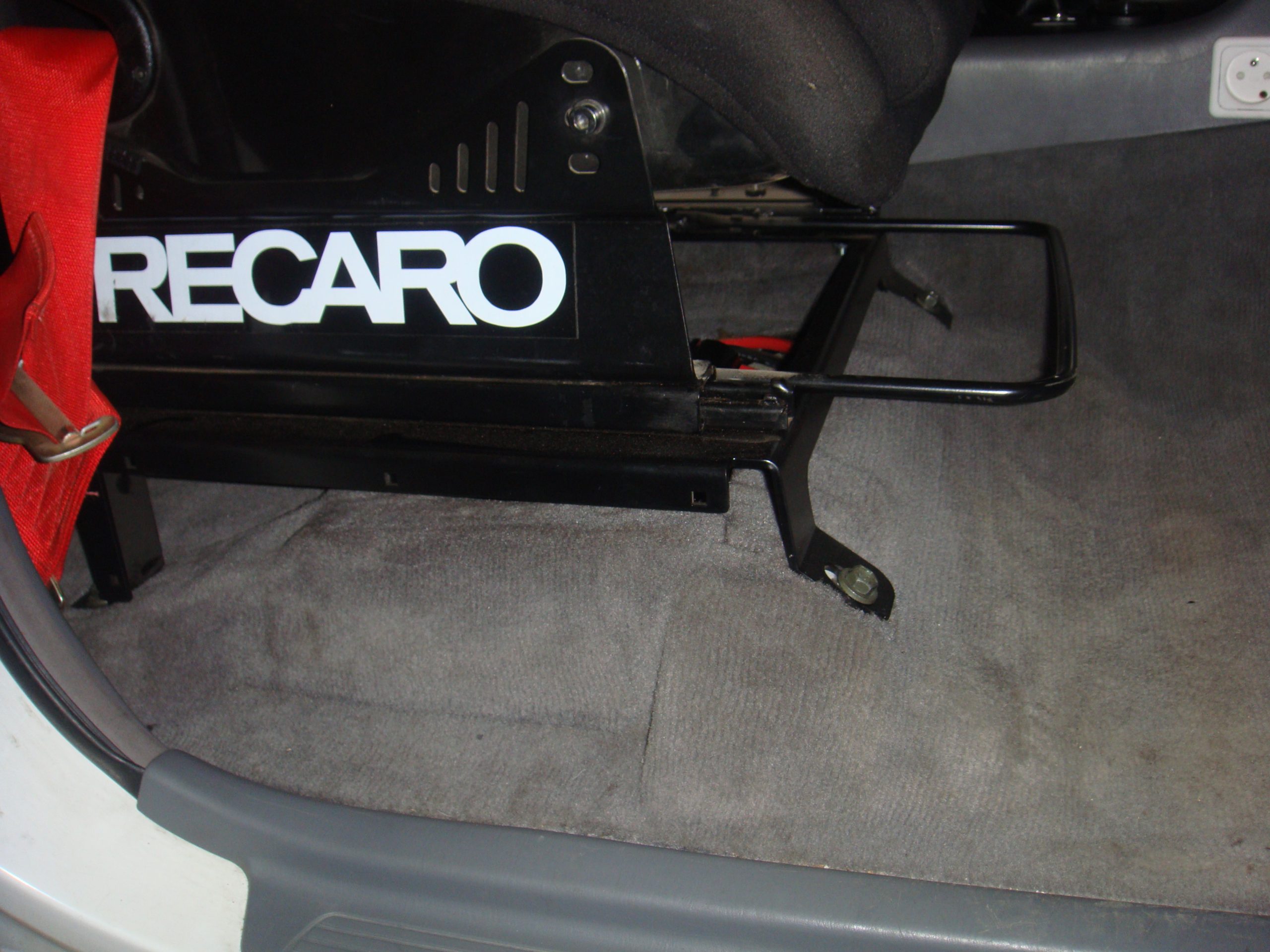 Embase de siège Recaro côté droit Toyota HDJ100 et HZJ105 N4-Offroad – Image 2