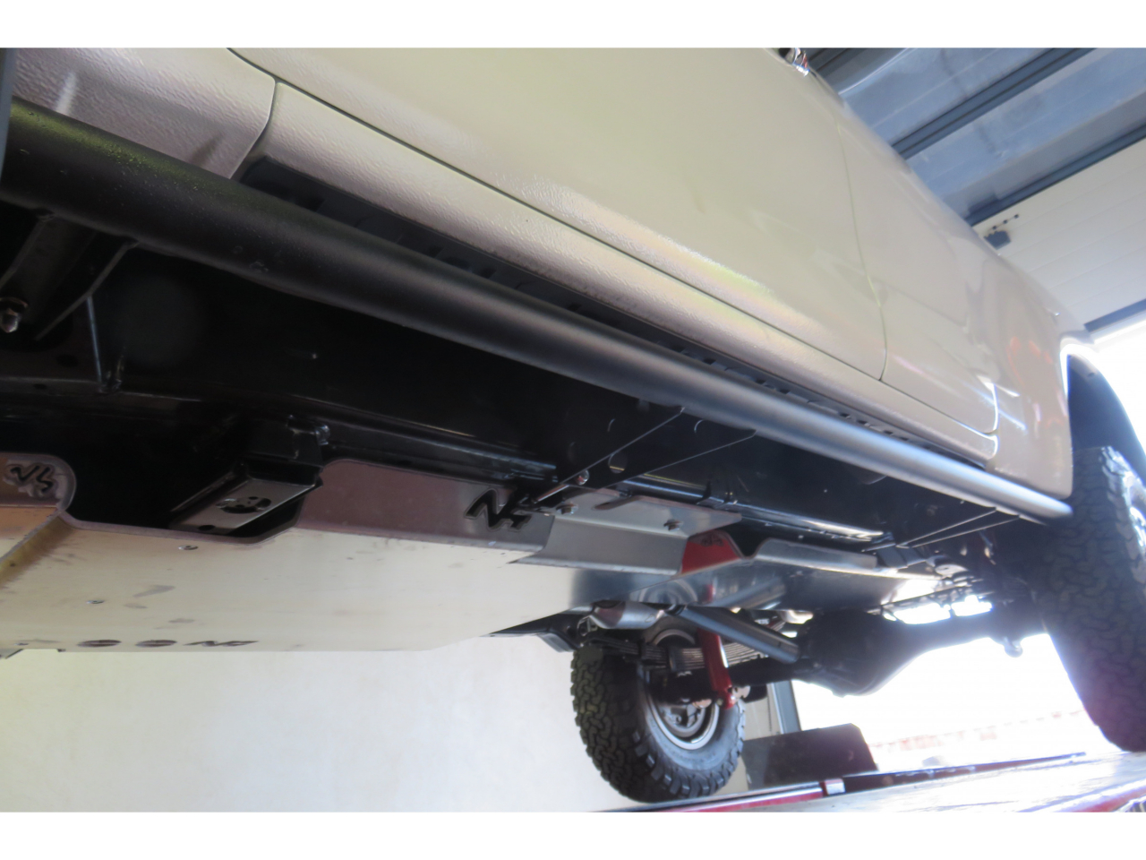 Protections tubulaires de bas de caisse Toyota Hilux Revo N4-Offroad – Image 2