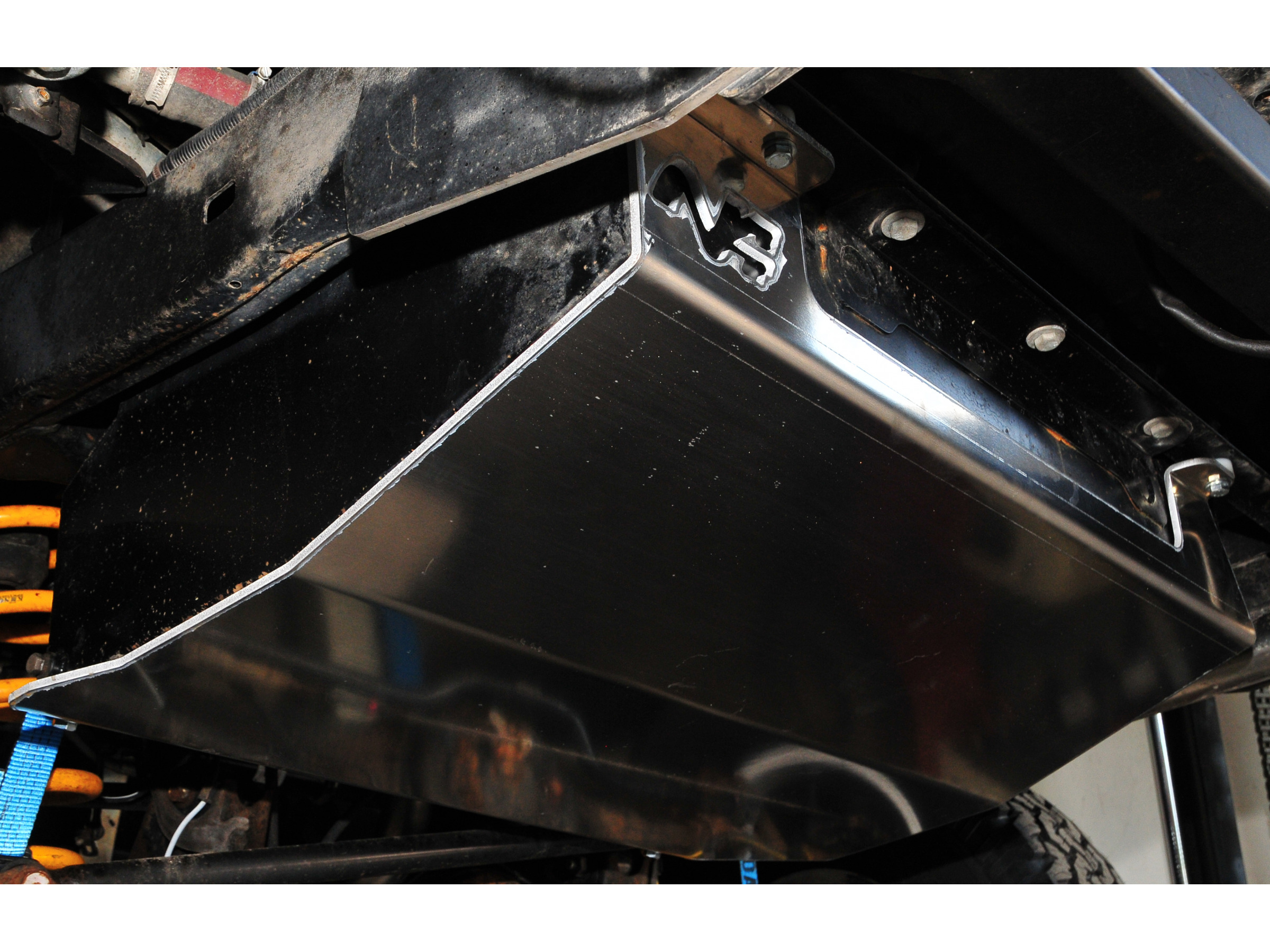 Réservoir supplémentaire de 175L pour Toyota HDJ100 N4-Offroad – Image 3