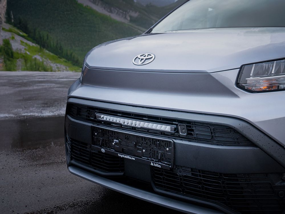 KIT MONTAGE LINEAR18 CALANDRE TOYOTA PROACE CITY 2023+ – Image 2