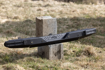 Pare-chocs arrière OVERLAND EQUIPEMENT avec feux intégrés