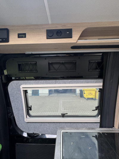 Compartiment de rangement haut pour porte coulissante – Mercedes Sprinter W907 – Image 3
