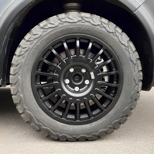 Jante alu Braid Winrace T noire 8x18 6x139.7 ET40 pour GDJ250